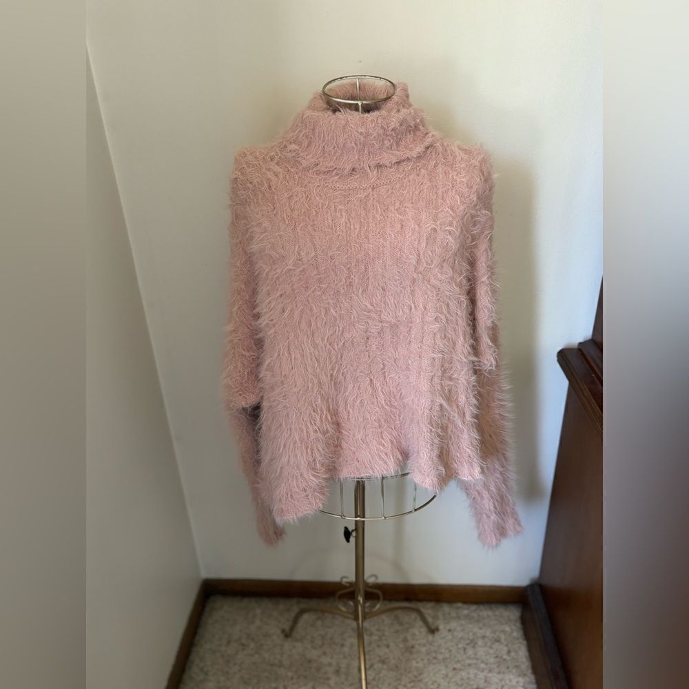 American Eagle Outfitters Teddy Eyelash Turtleneck Sweater Size Medium Pink